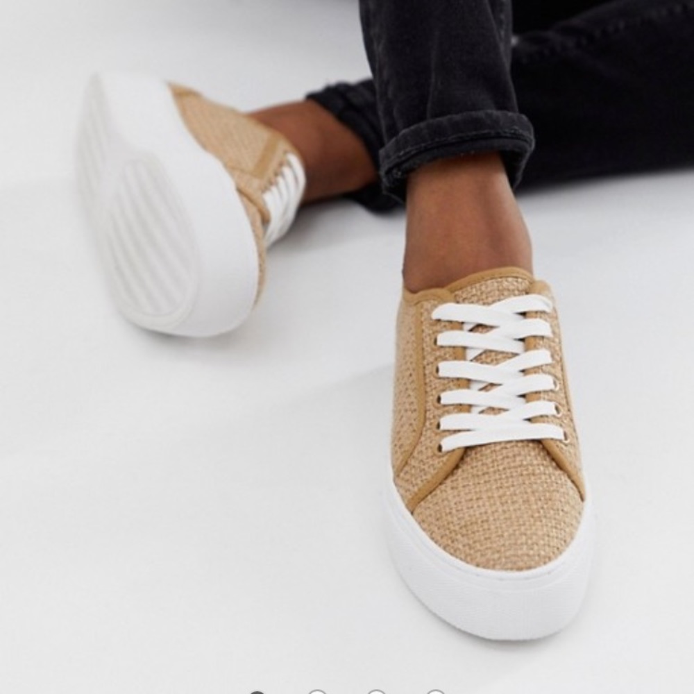 Brand New- lace up raffia sneaker